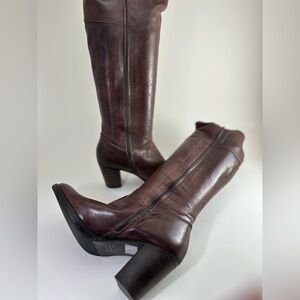 Italyan leather boots. Size 40.